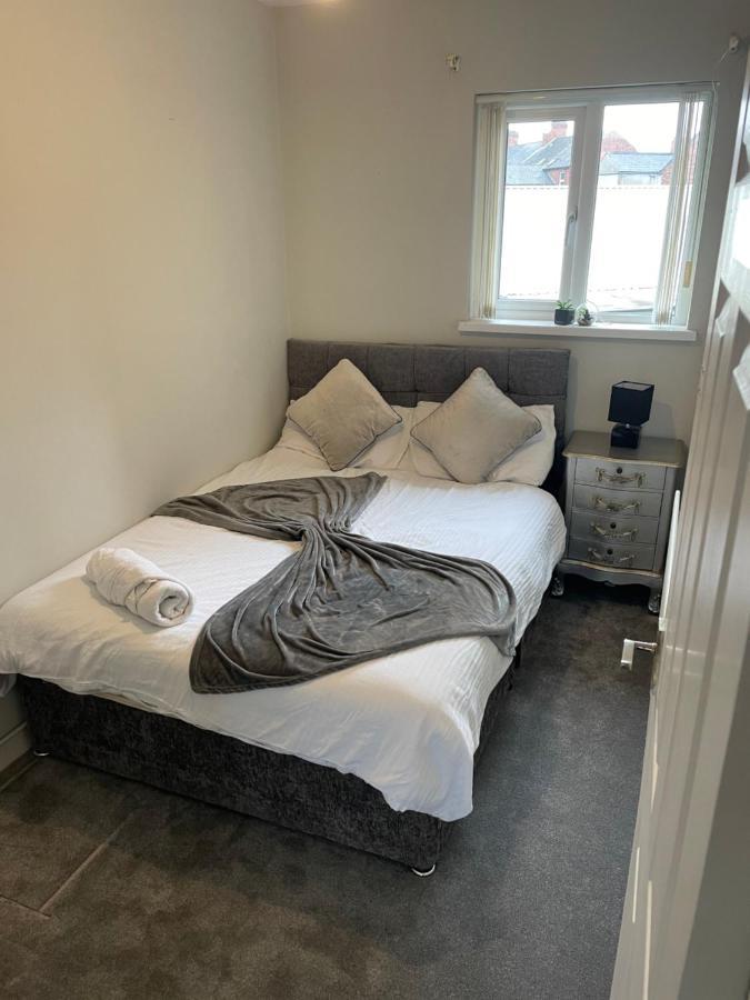 Fantastic Full 3 Bedroom Modern Apartment Belfast Bagian luar foto
